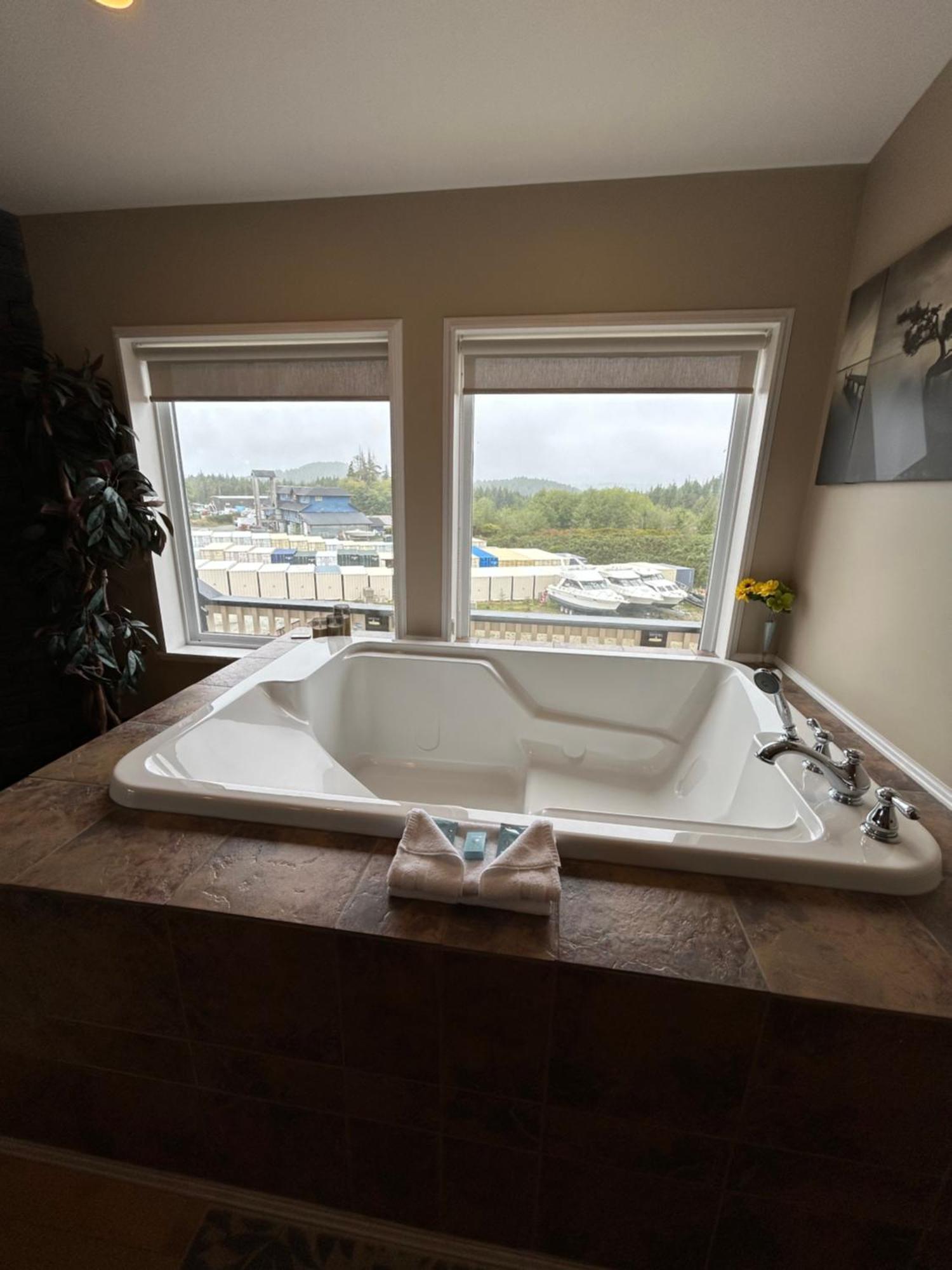 Pacific Rim Guest Lodge - Adults Only Ucluelet Exterior photo